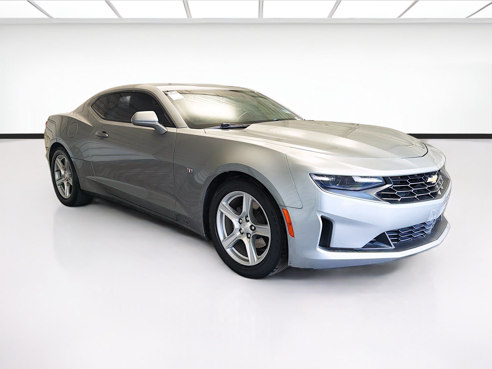 Used 2023 Chevrolet Camaro LT RWD image 3
