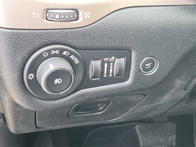 Certified 2016 Jeep Cherokee Latitude w/ Comfort/Convenience Group image 27