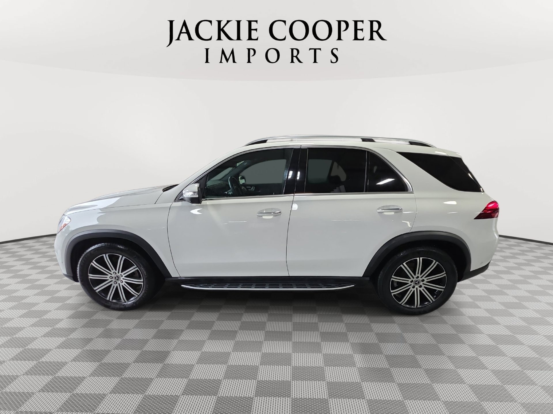Used 2026 Mercedes-Benz GLE 350 4MATIC w/ Winter Package image 8