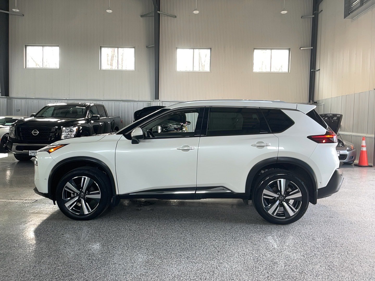 Used 2023 Nissan Rogue SL w/ SL Premium Package AWD/4WD image 4