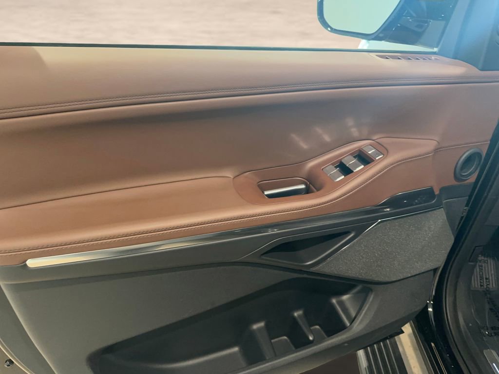 Used 2025 Lincoln Navigator Reserve image 13