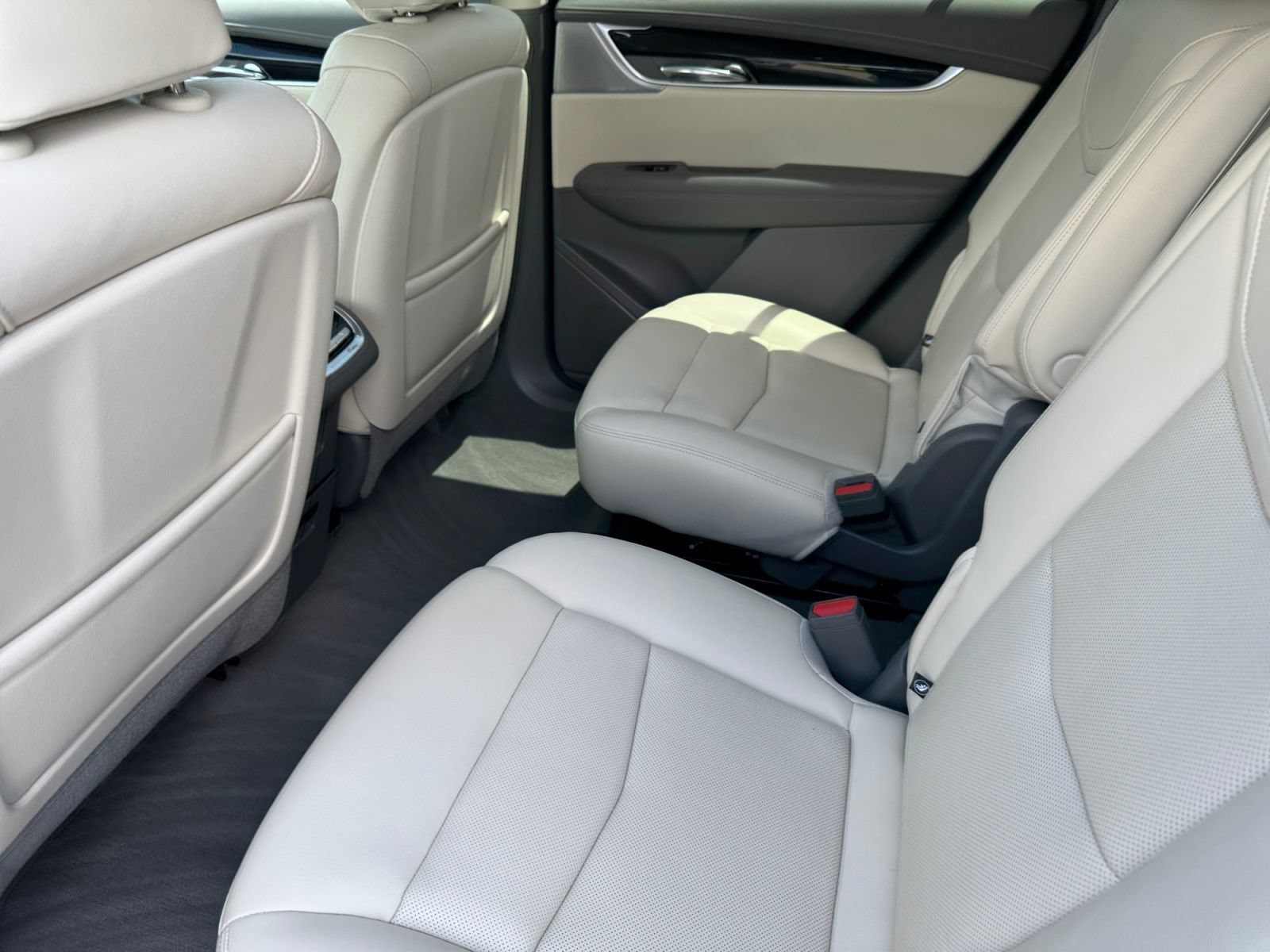 Used 2024 Cadillac XT6 Premium Luxury AWD/4WD image 16