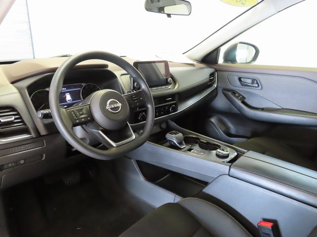 Used 2023 Nissan Rogue S image 4