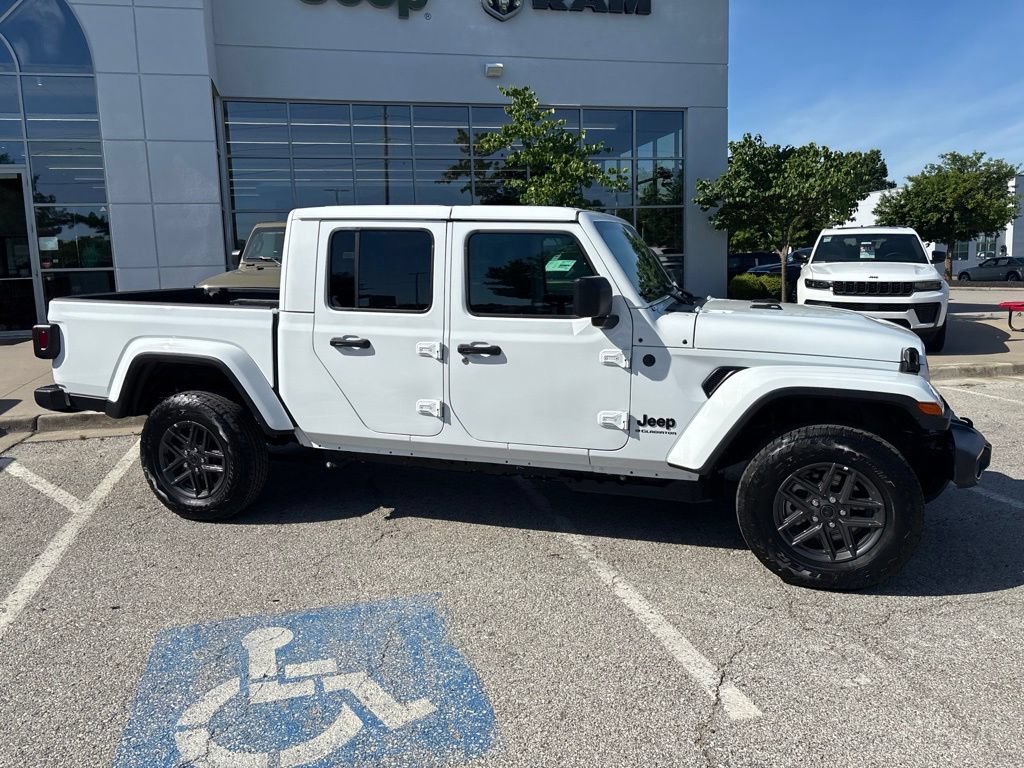 New 2026 Jeep Gladiator Sport AWD/4WD image 27