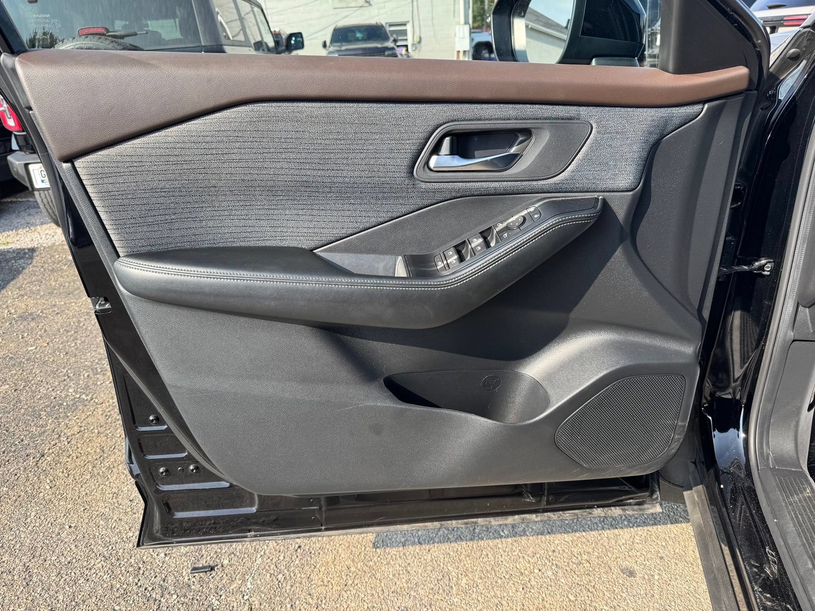 Used 2023 Nissan Rogue SV AWD/4WD image 11