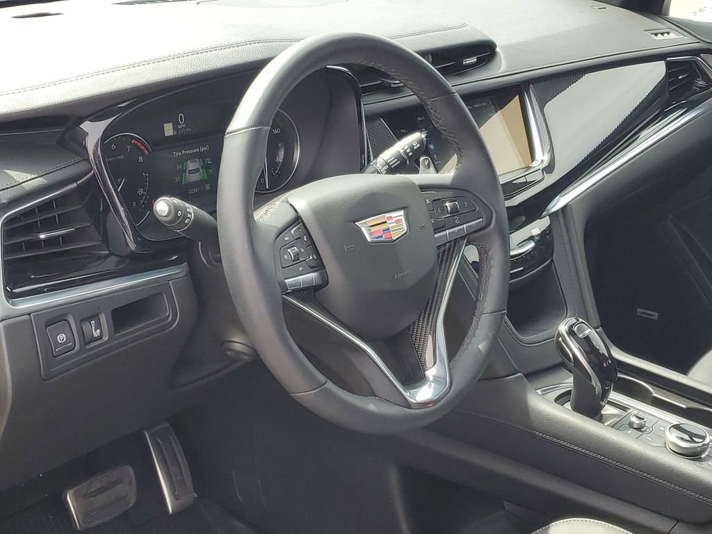Used 2025 Cadillac XT6 Sport w/ LPO, Floor Liner Package AWD/4WD image 8