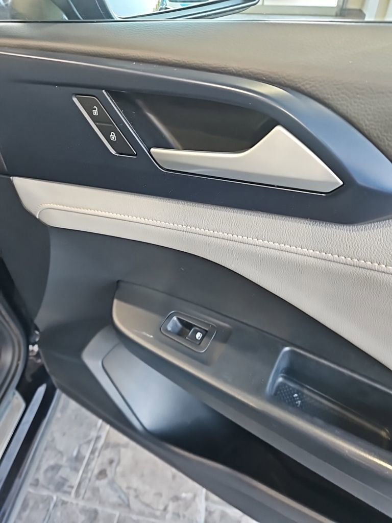 Used 2024 Volkswagen Taos SE image 12