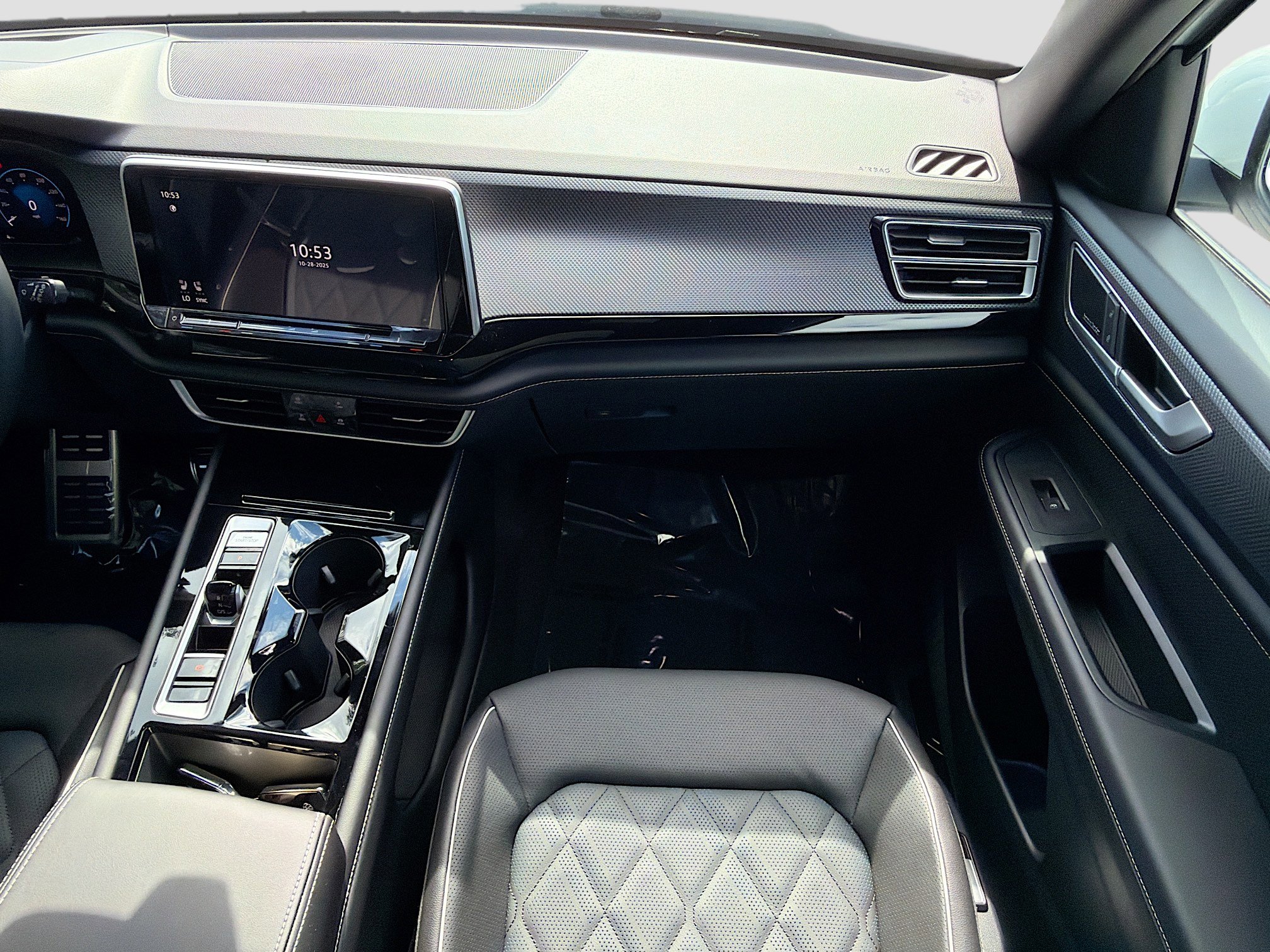 New 2026 Volkswagen Atlas Cross Sport SEL Premium R-Line image 18