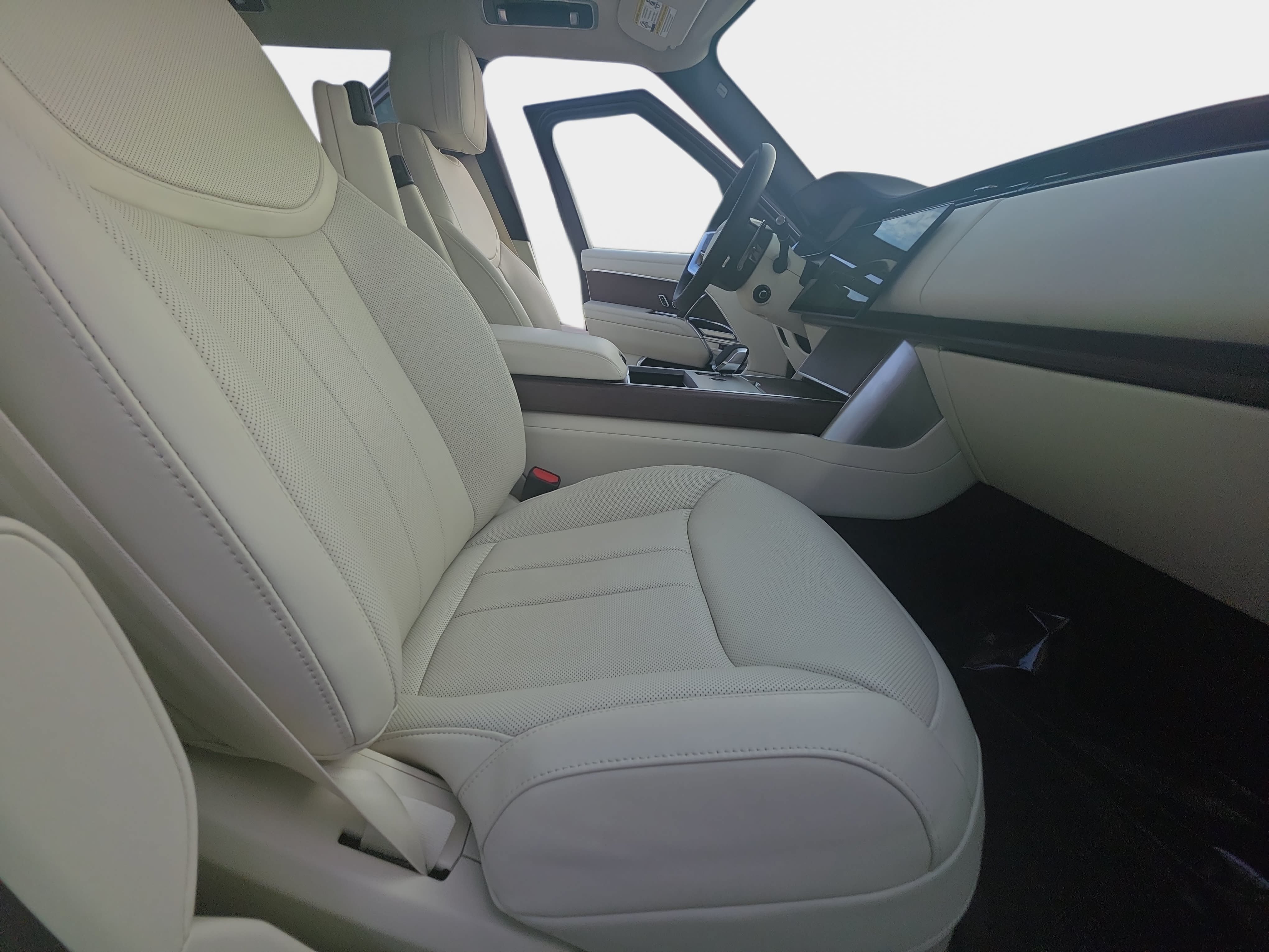 Certified 2024 Land Rover Range Rover SE AWD/4WD image 10