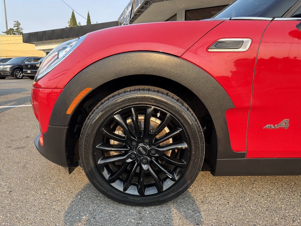 Used 2019 MINI Cooper Clubman ALL4 w/ Premium Package AWD/4WD image 12