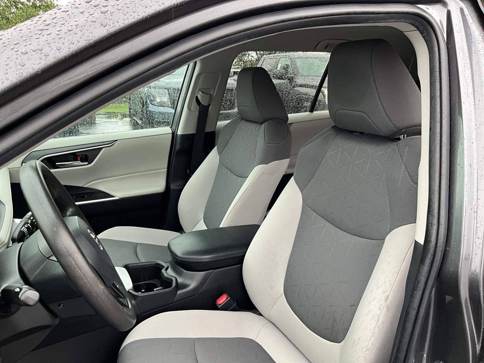 Used 2022 Toyota RAV4 XLE AWD/4WD image 19