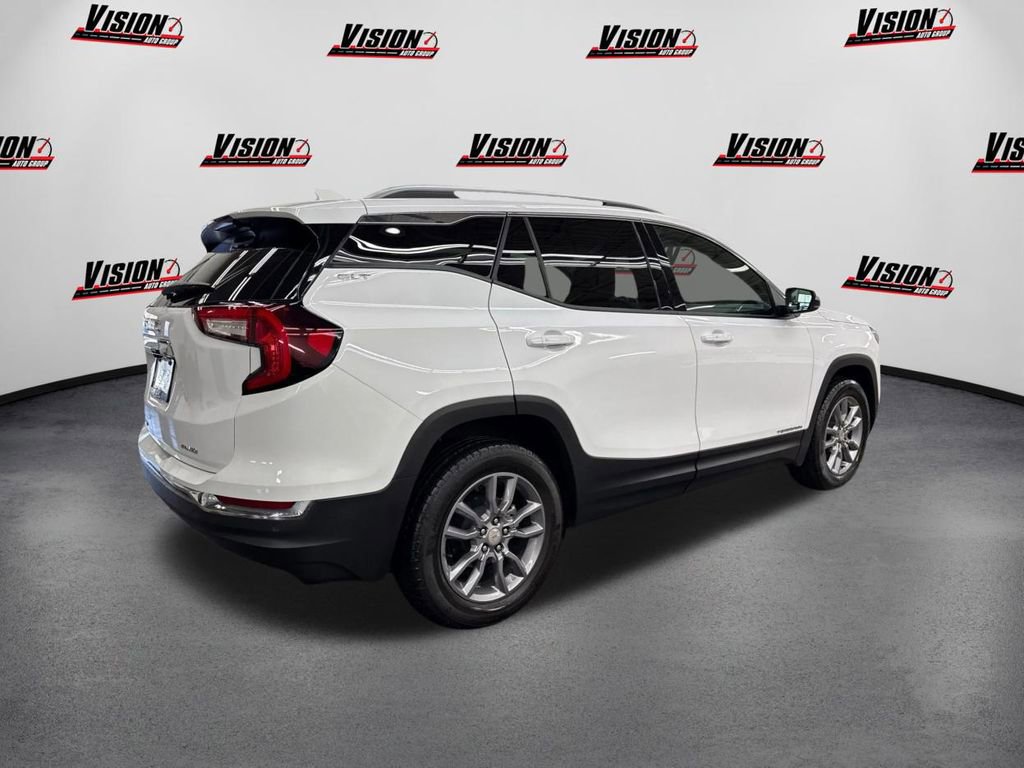 Used 2024 GMC Terrain SLT image 5