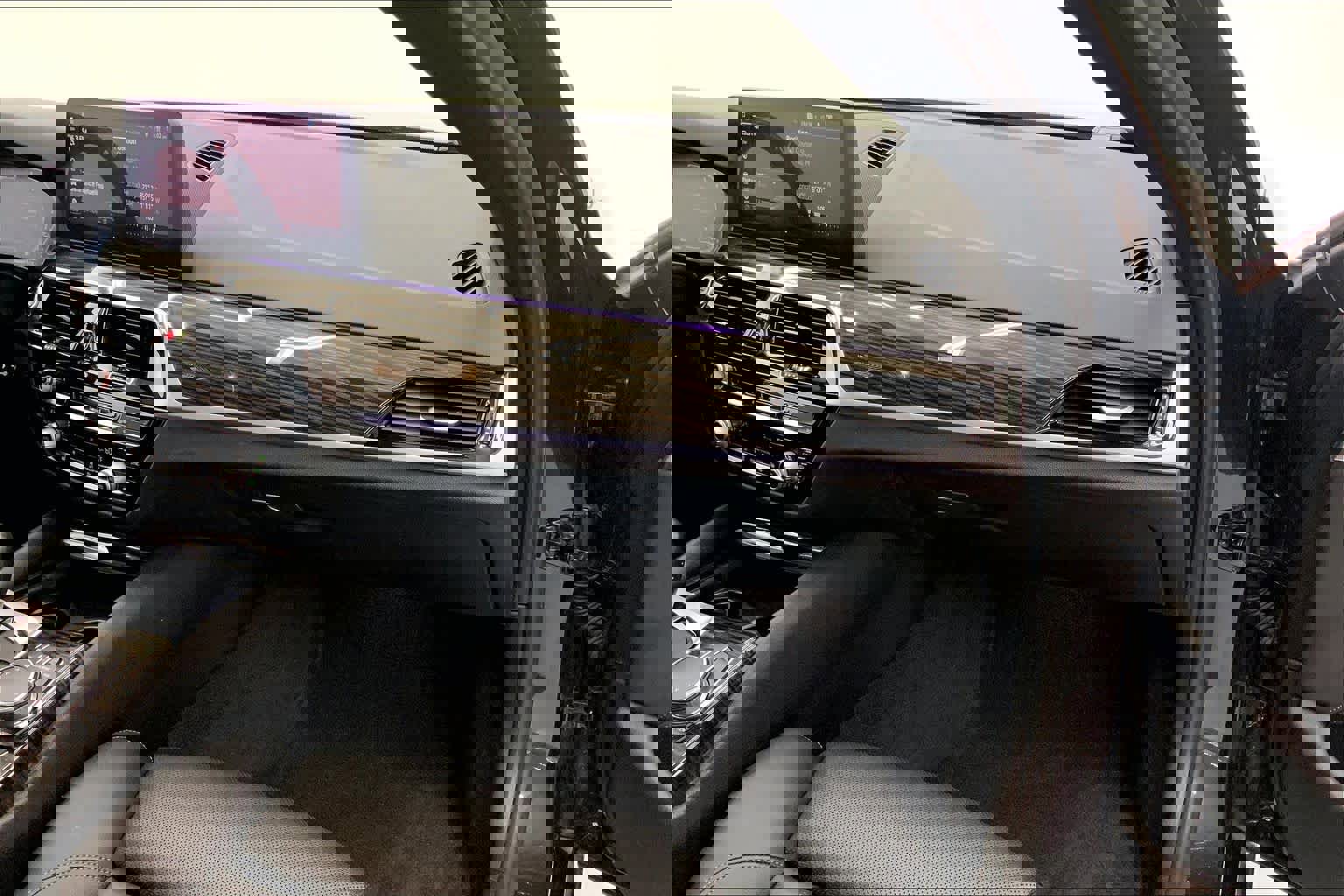 Used 2021 BMW 530e w/ Premium Package image 27