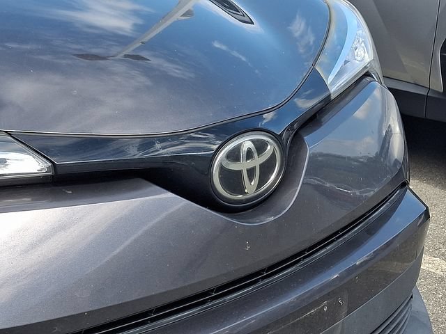 Used 2019 Toyota C-HR LE FWD image 4