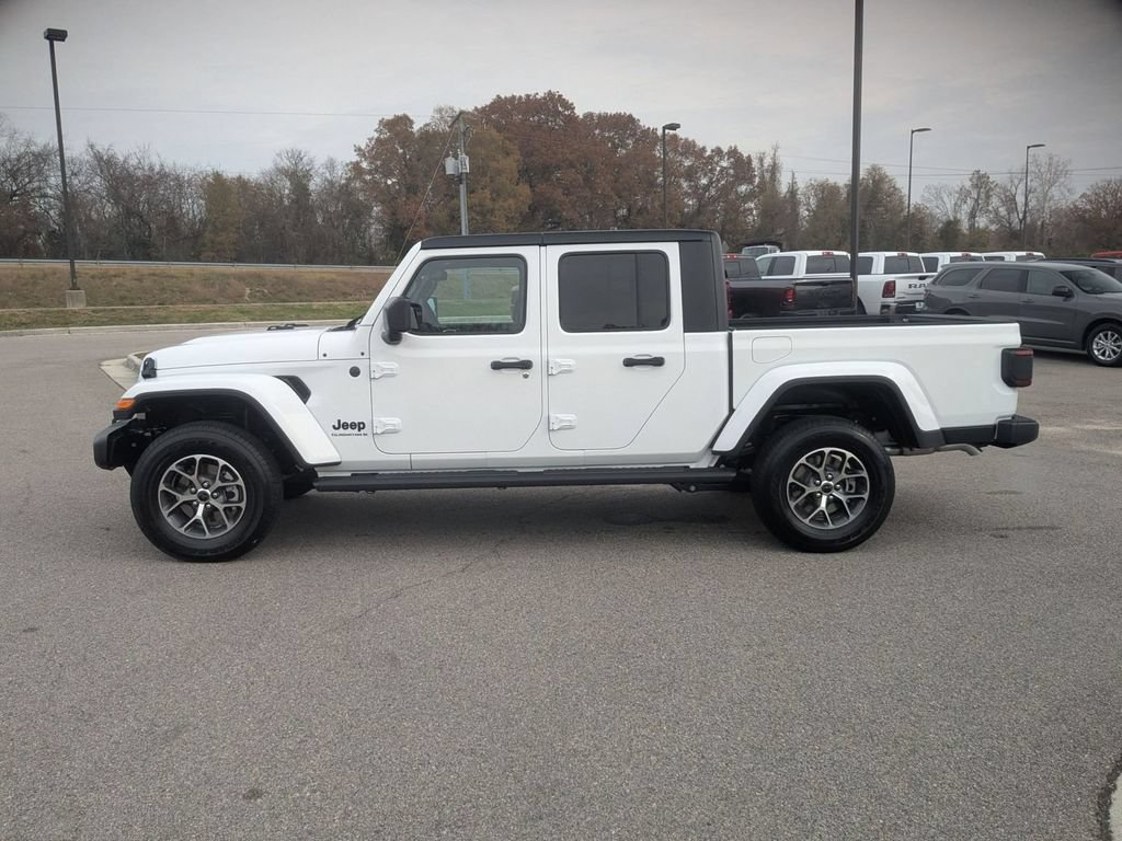 New 2026 Jeep Gladiator Sport AWD/4WD image 2
