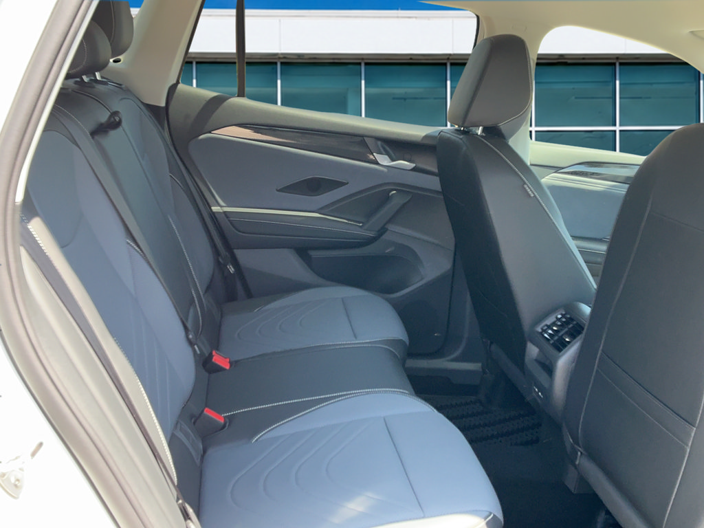 New 2026 Volkswagen Tiguan SE FWD image 11