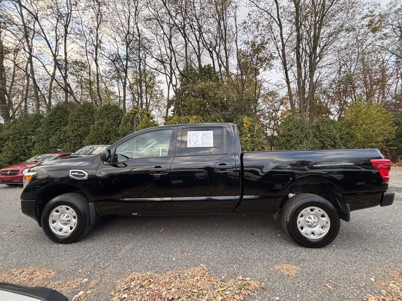 Used 2022 Nissan Titan S image 8