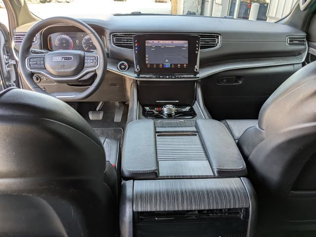 Used 2024 Jeep Wagoneer Series II w/ Flexible Seating Group AWD/4WD image 12