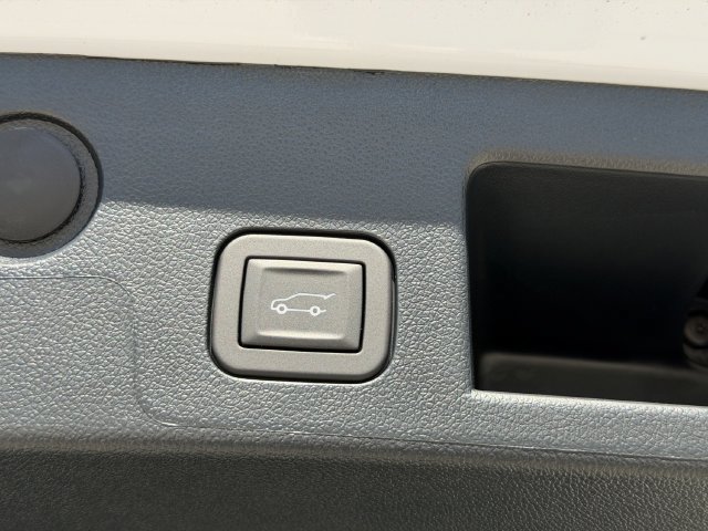 New 2027 Chevrolet Equinox RS w/ Safety and Technology Package FWD image 15