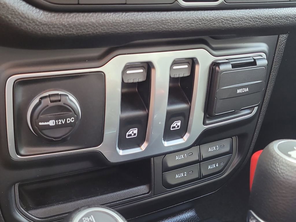 Used 2025 Jeep Wrangler Sport image 17