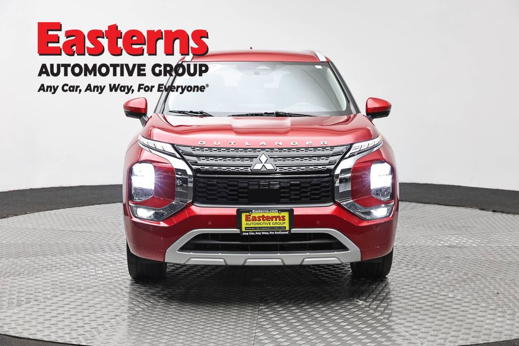 Used 2023 Mitsubishi Outlander SEL AWD/4WD image 2