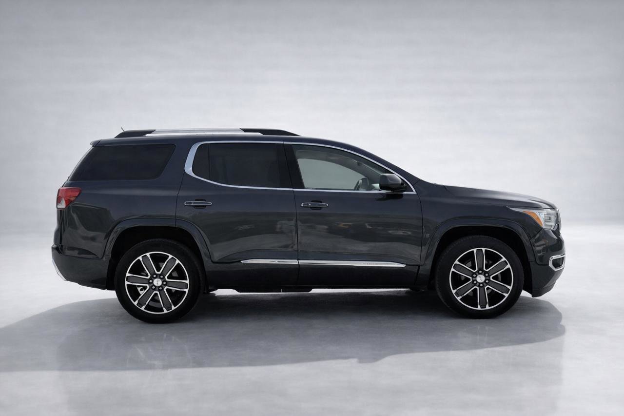 Used 2019 GMC Acadia Denali image 2