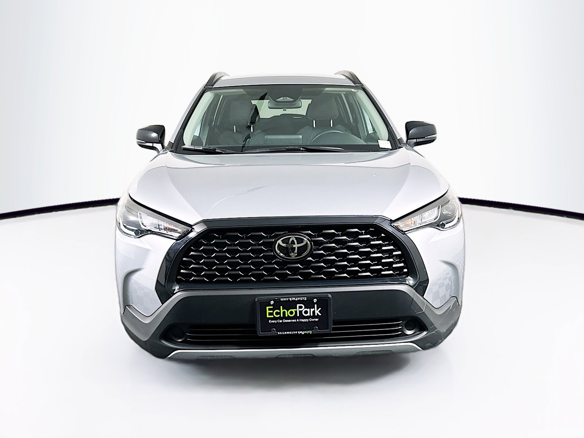 Used 2025 Toyota Corolla Cross LE image 2