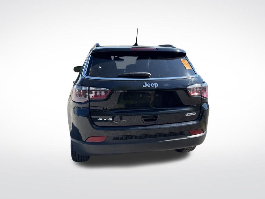 Used 2024 Jeep Compass Latitude image 14