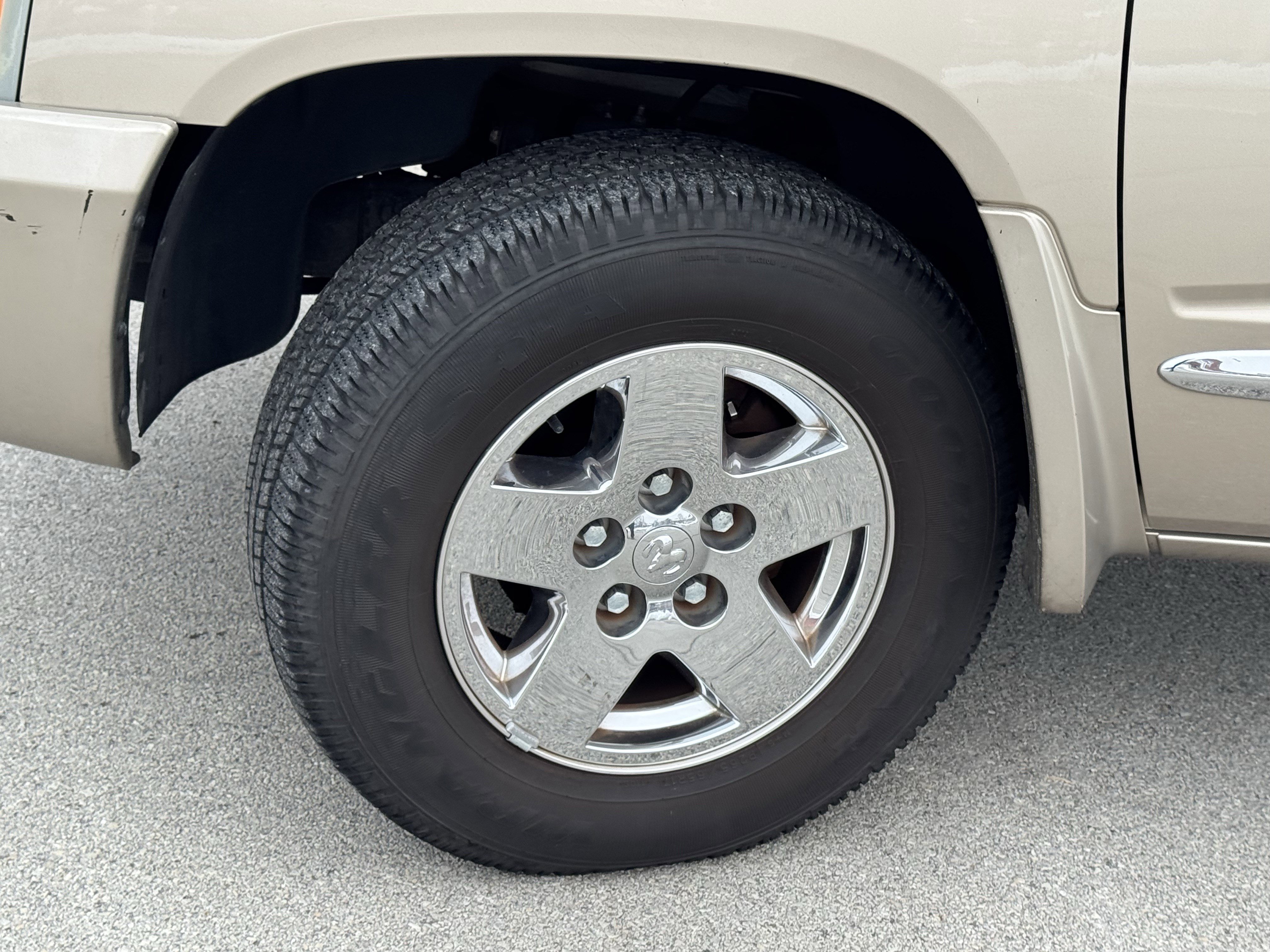 Used 2005 Dodge Dakota Laramie image 37