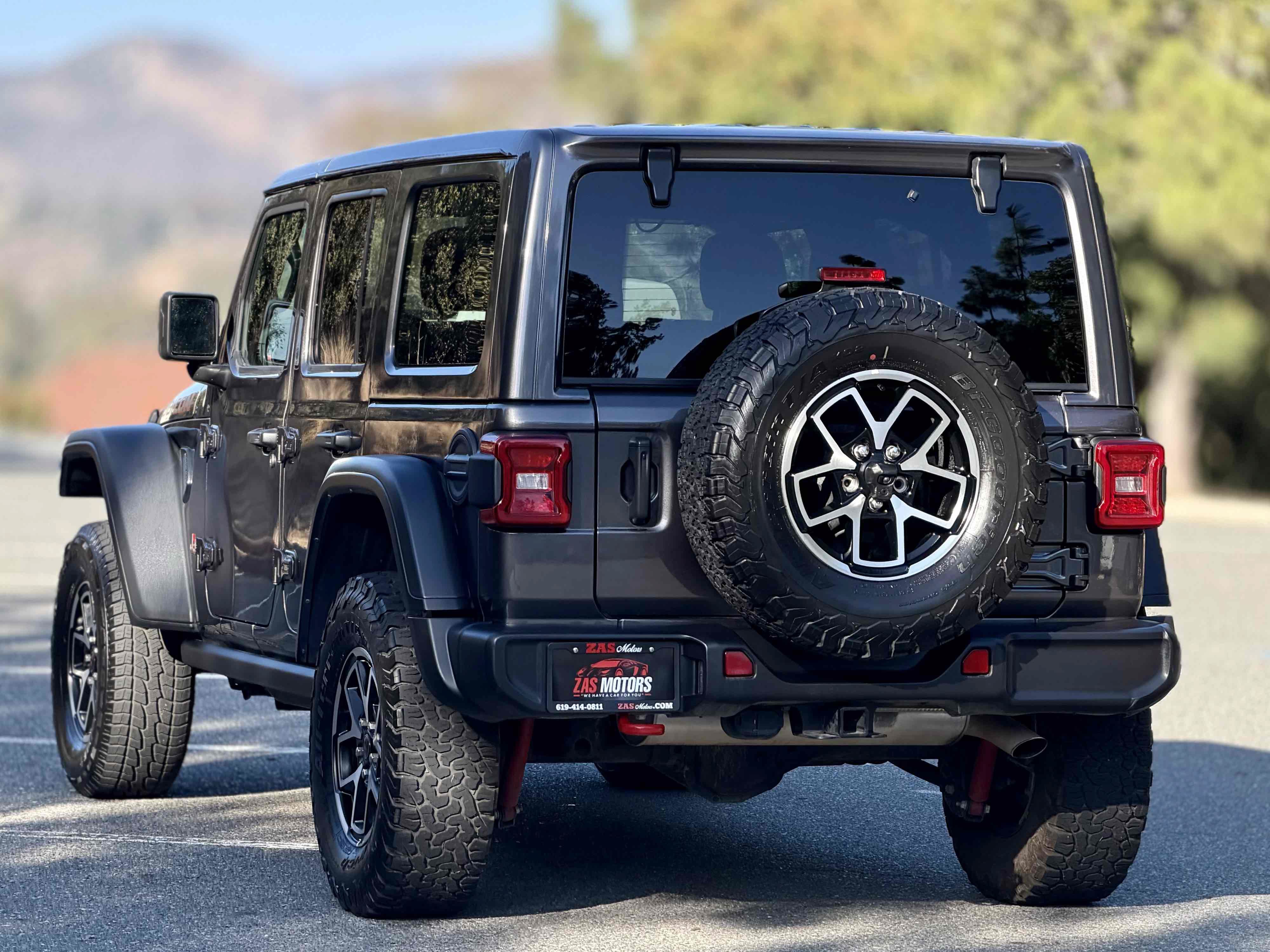 Used 2025 Jeep Wrangler Unlimited Rubicon AWD/4WD image 13