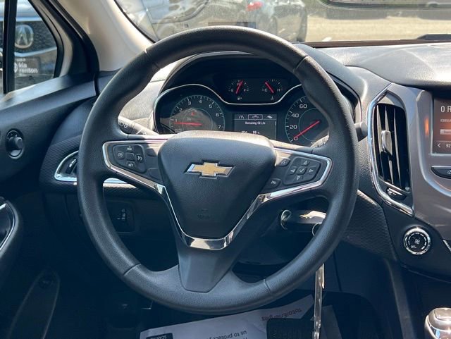 Used 2017 Chevrolet Cruze LT FWD image 12