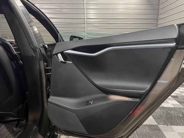 Used 2015 Tesla Model S 85 image 31