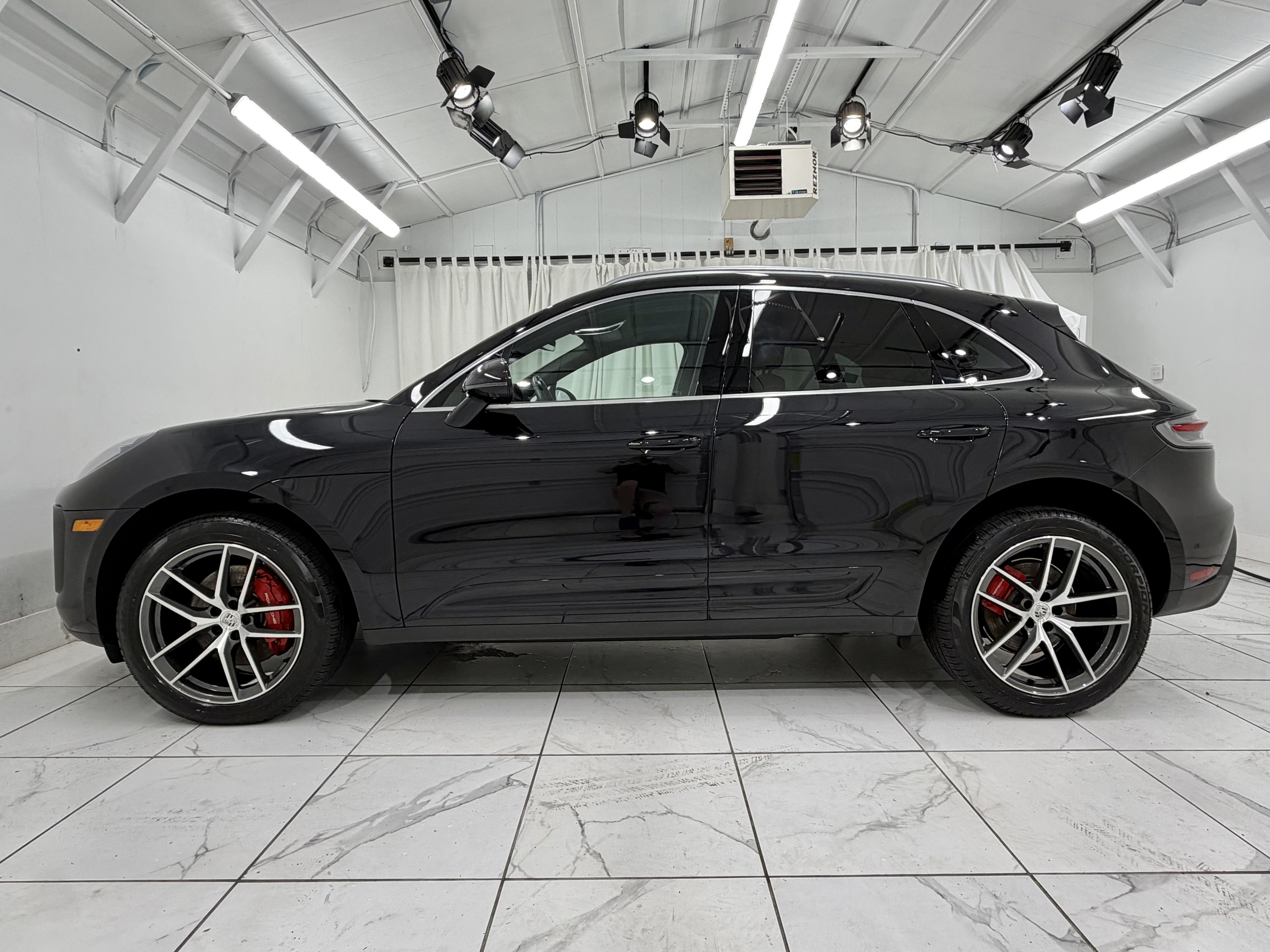 Certified 2023 Porsche Macan S AWD/4WD image 15