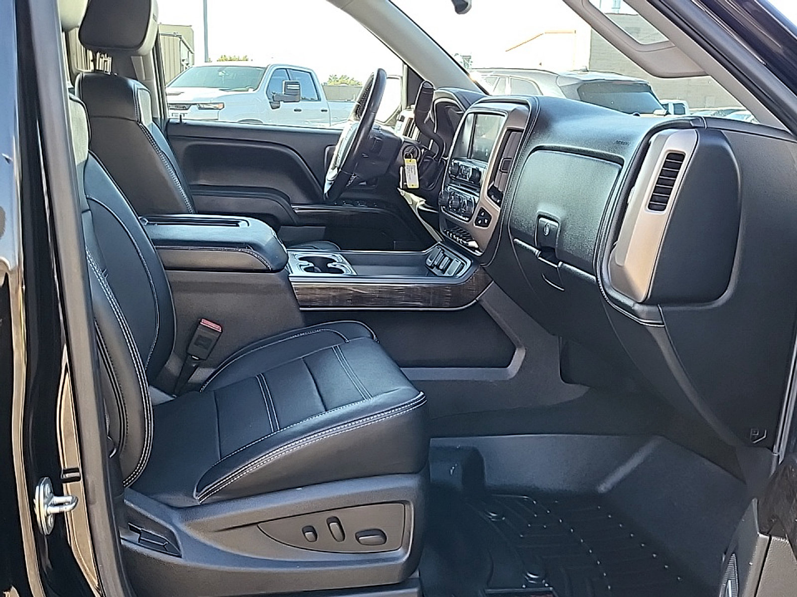 Used 2016 GMC Sierra 1500 Denali w/ Enhanced Driver Alert Package AWD/4WD image 10