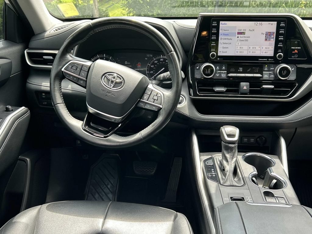 Used 2021 Toyota Highlander XLE FWD image 26