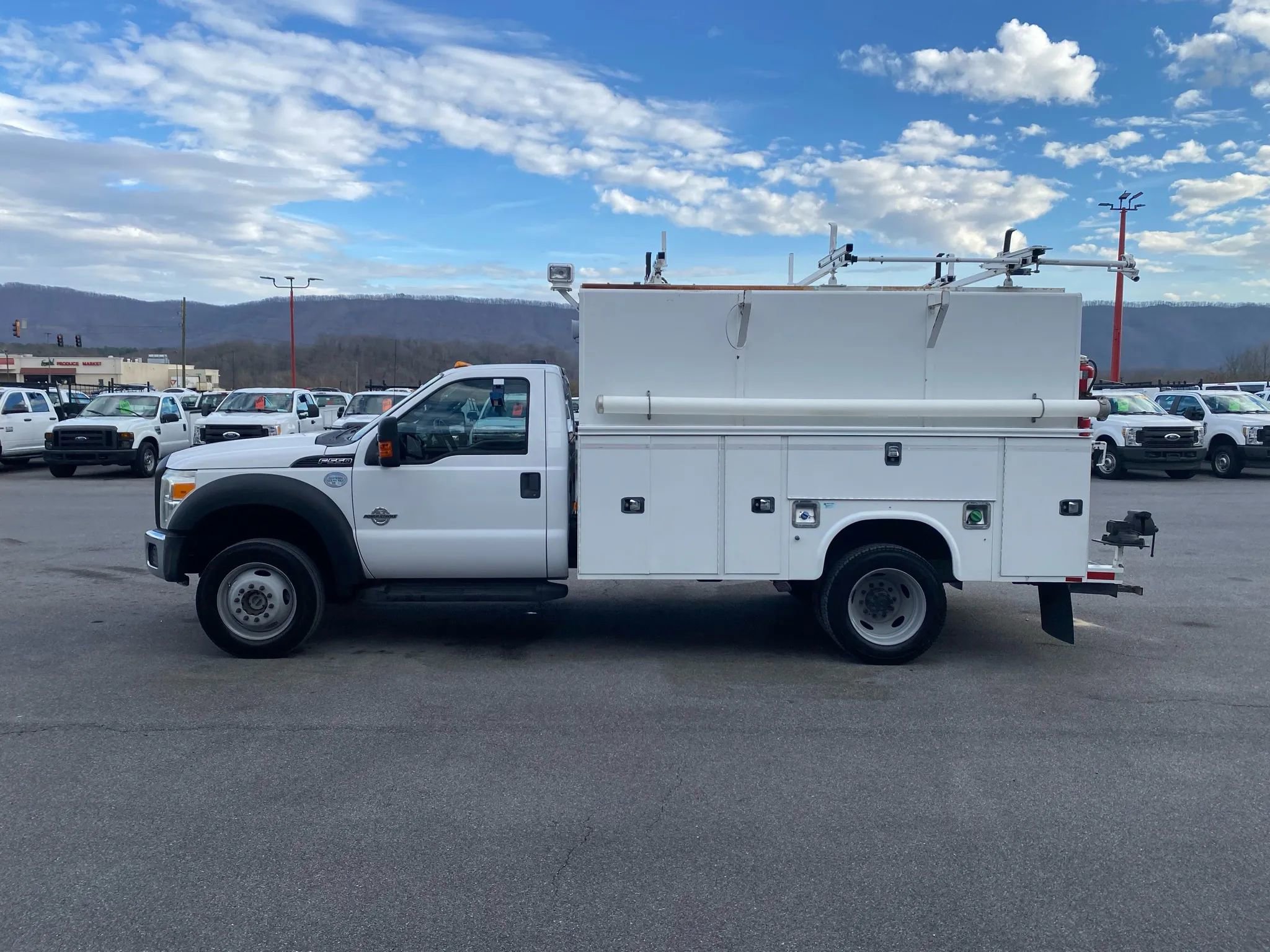 Used 2016 Ford F550 4x4 Regular Cab Super Duty image 5