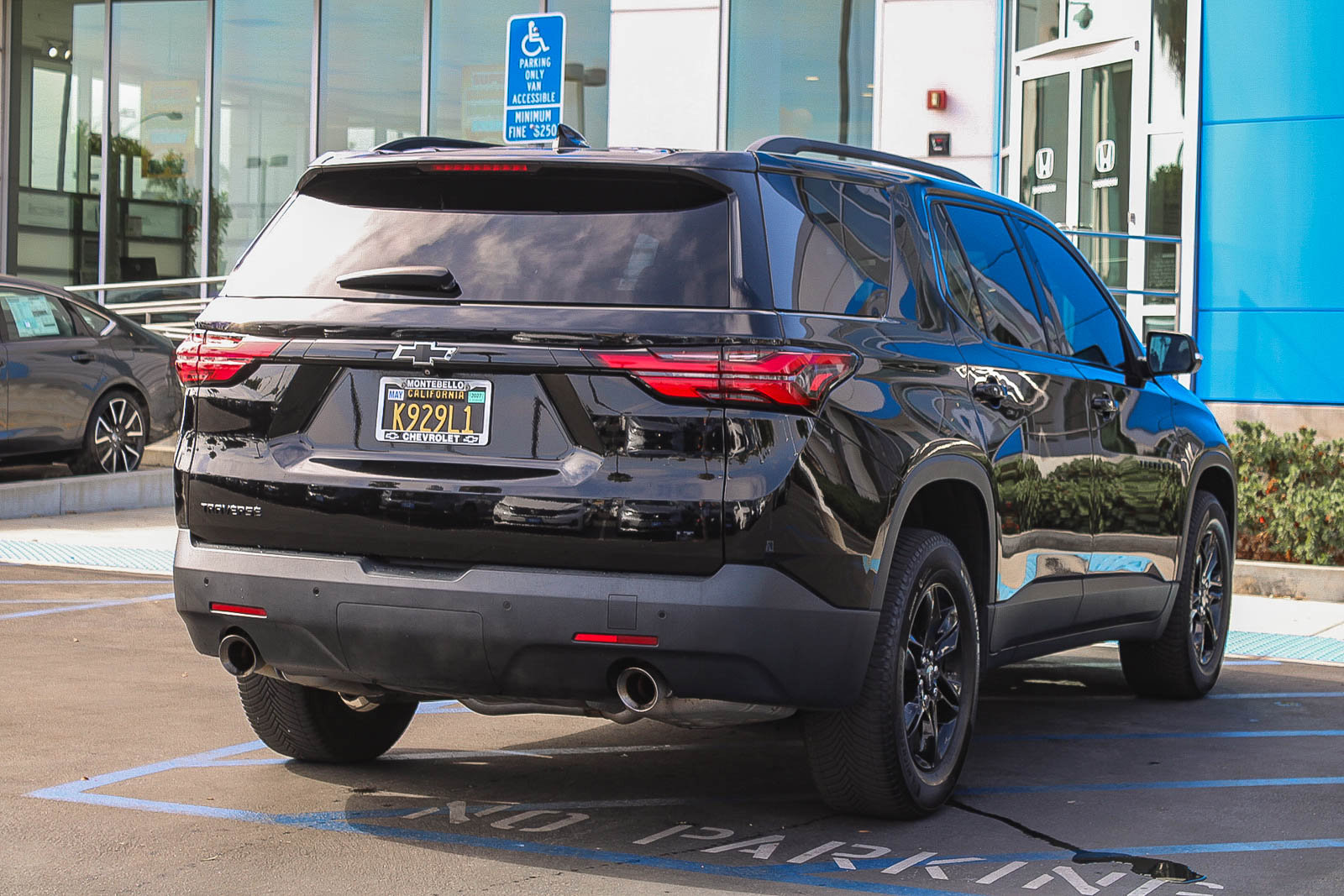 Used 2022 Chevrolet Traverse LT FWD image 7