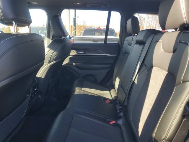 New 2026 Jeep Grand Cherokee Altitude AWD/4WD image 17