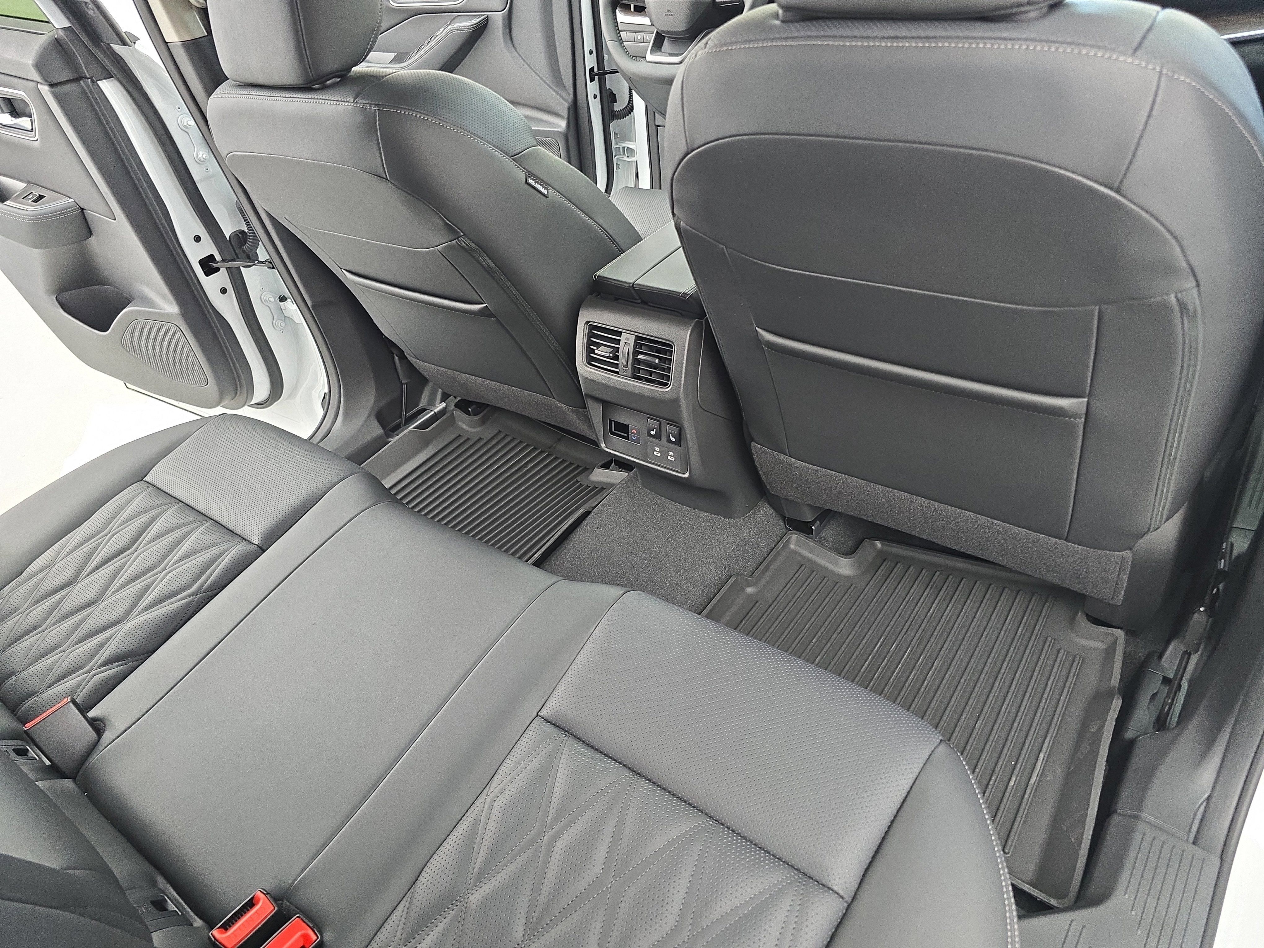 New 2026 Nissan Rogue Platinum image 11
