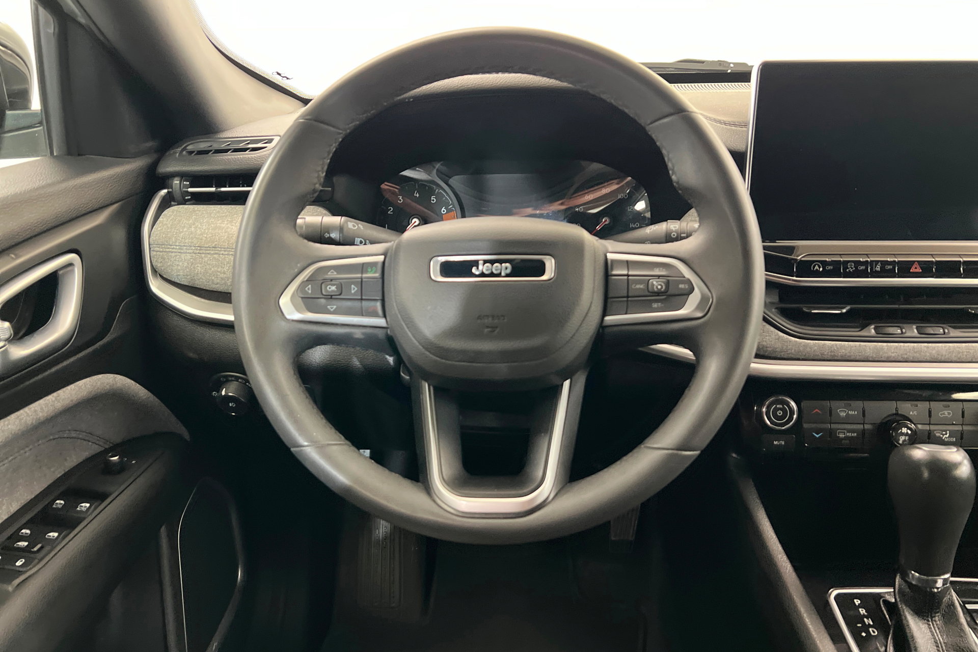 Used 2023 Jeep Compass Latitude AWD/4WD image 13