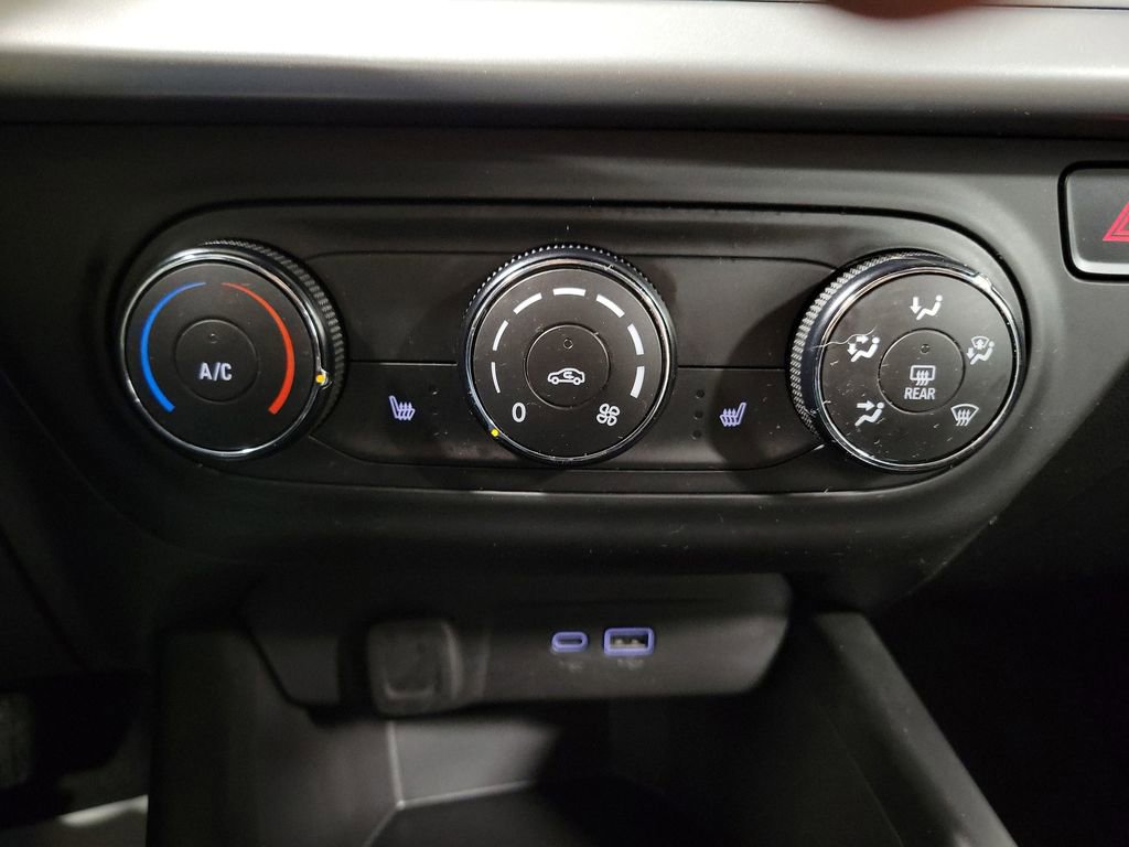 Used 2025 Chevrolet Trax LS w/ LS Convenience Package image 18