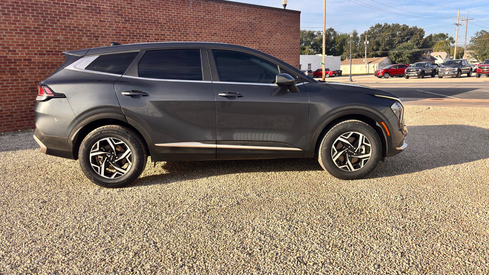 Used 2023 Kia Sportage LX image 2