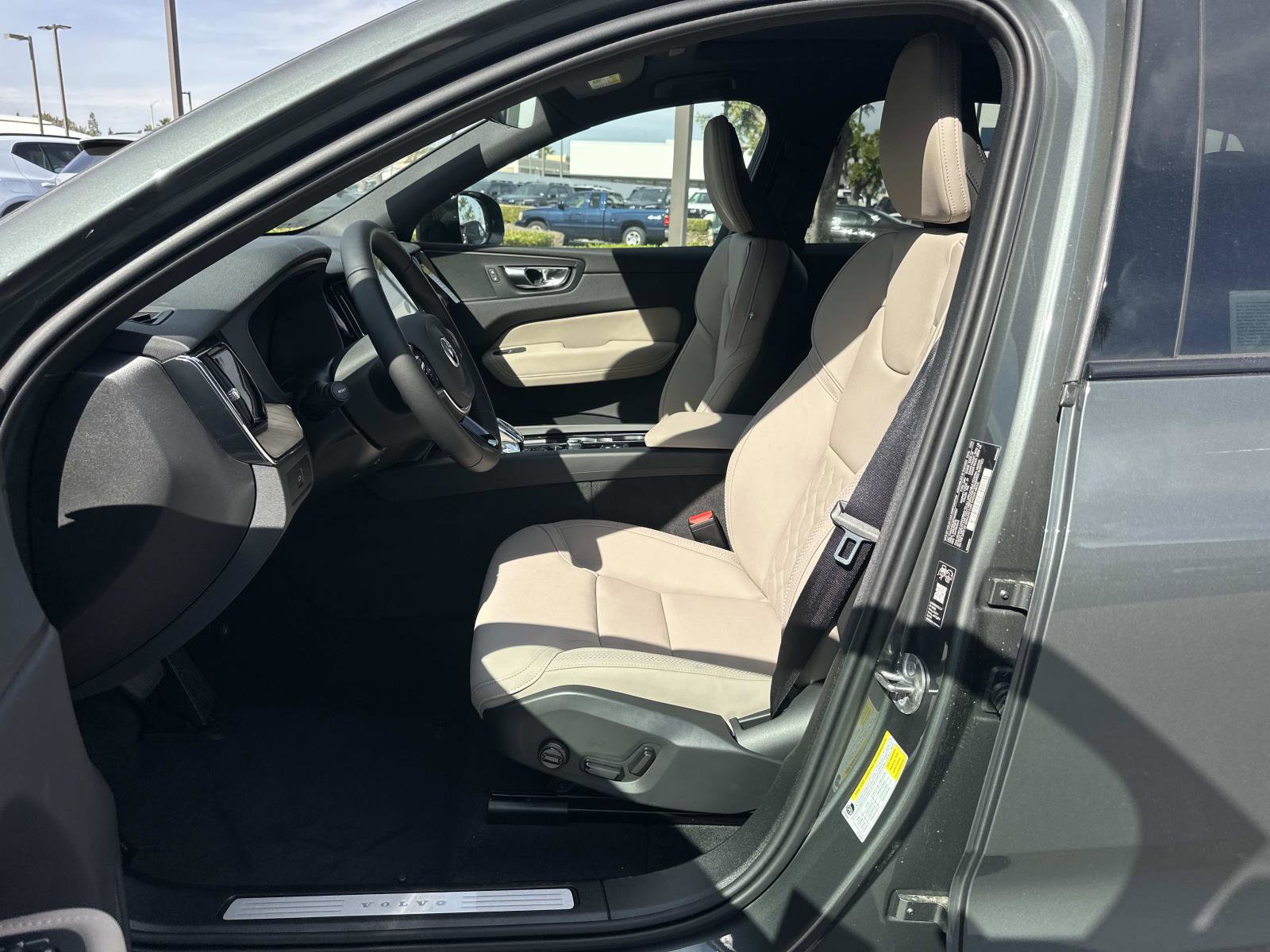 New 2026 Volvo XC60 B5 Core w/ Climate Package AWD/4WD image 13