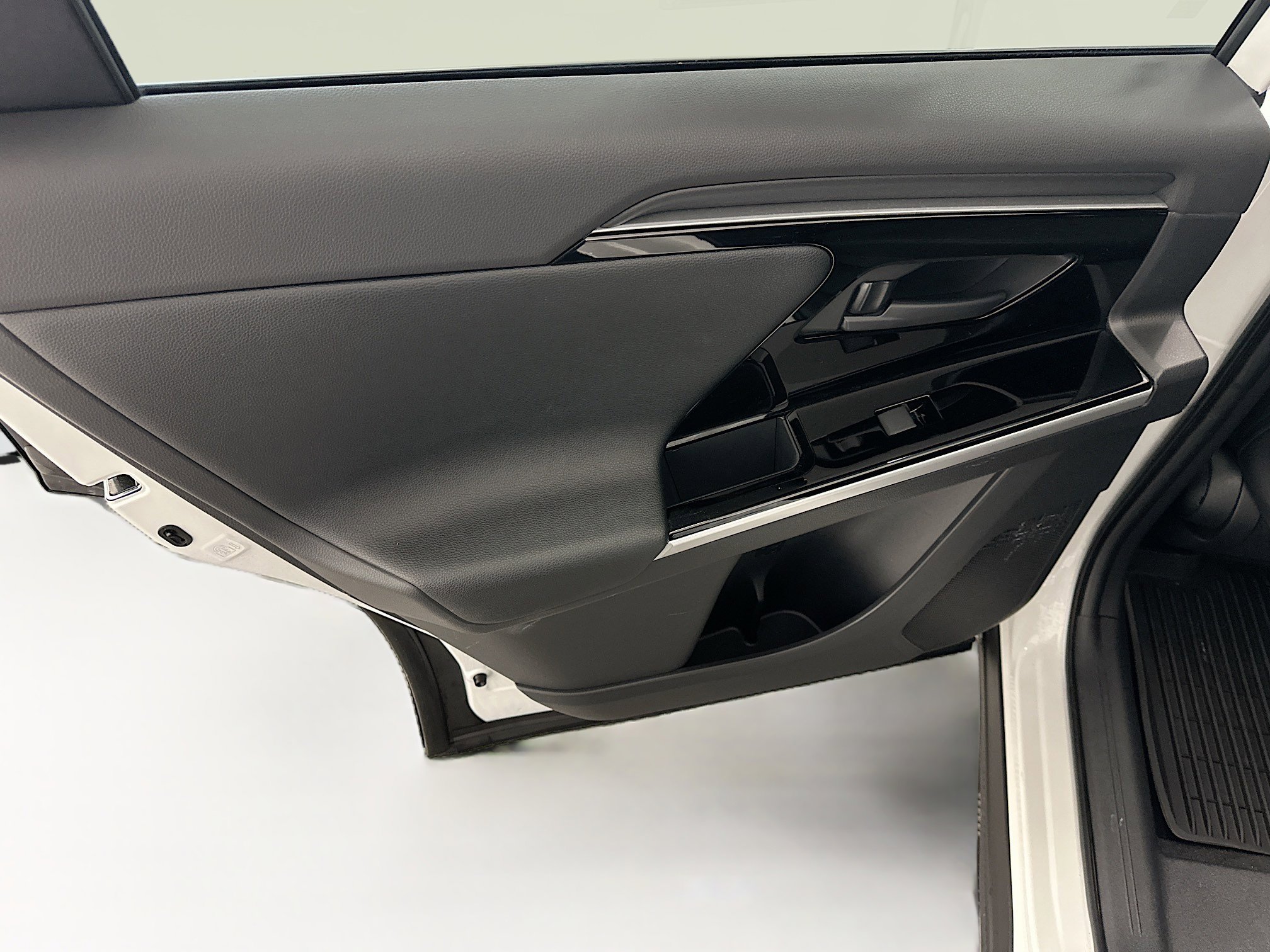 Used 2023 Toyota bZ4X XLE w/ Weather Package image 28