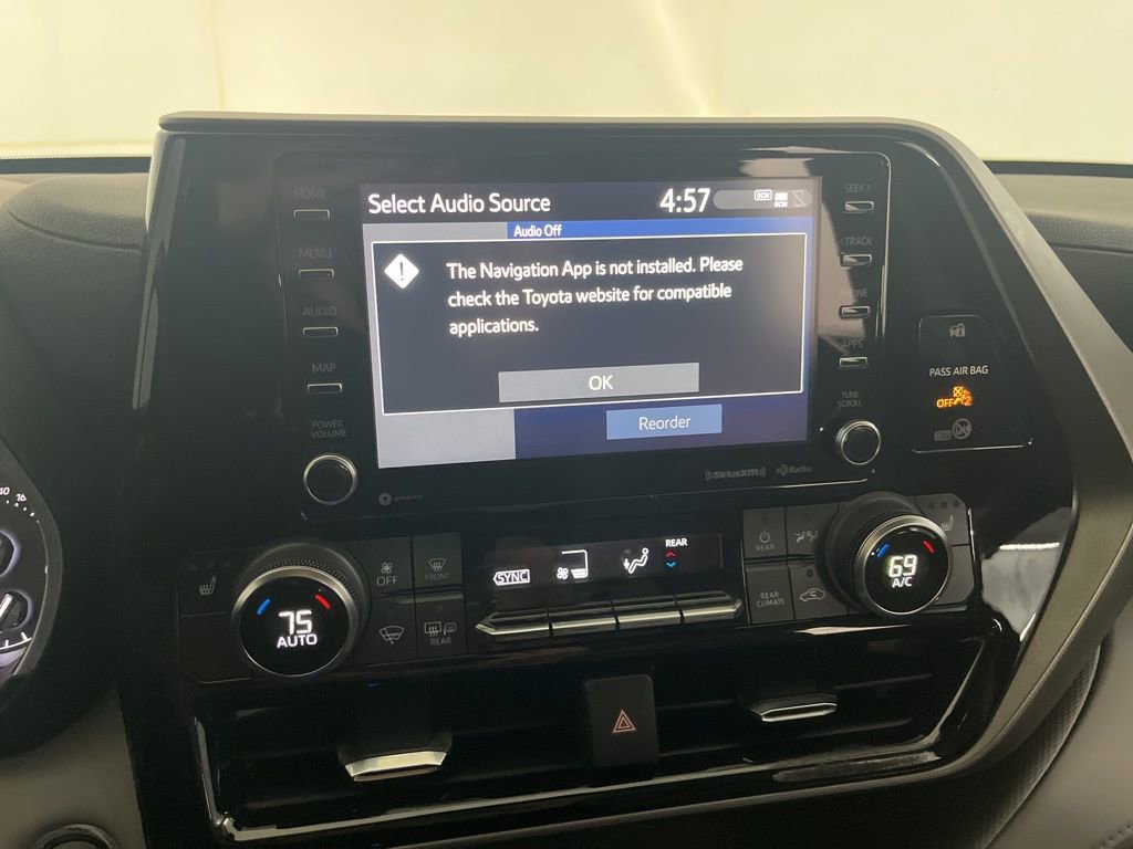 Used 2022 Toyota Highlander XLE AWD/4WD image 71