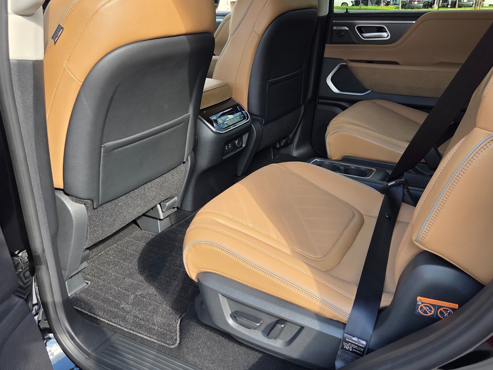 New 2027 INFINITI QX80 Luxe w/ Cargo Package RWD image 11