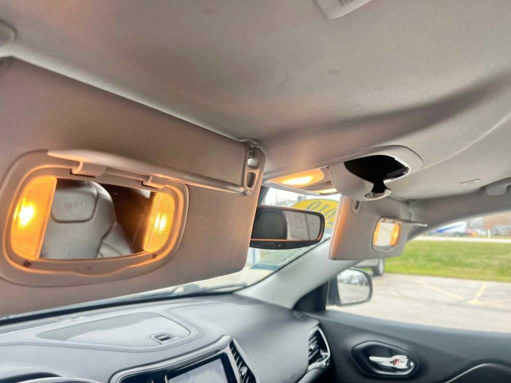 Used 2019 Jeep Cherokee Limited image 19