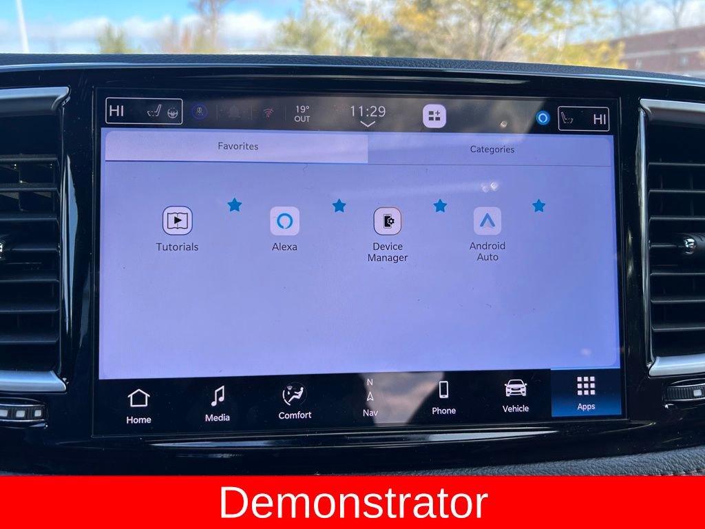 New 2025 Chrysler Pacifica Pinnacle w/ Trailer Tow Group AWD/4WD image 12