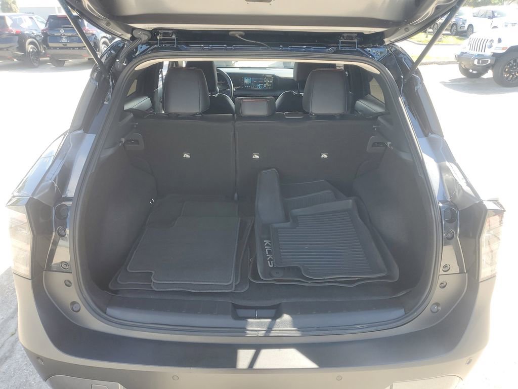 Used 2025 Nissan Kicks SR FWD image 12