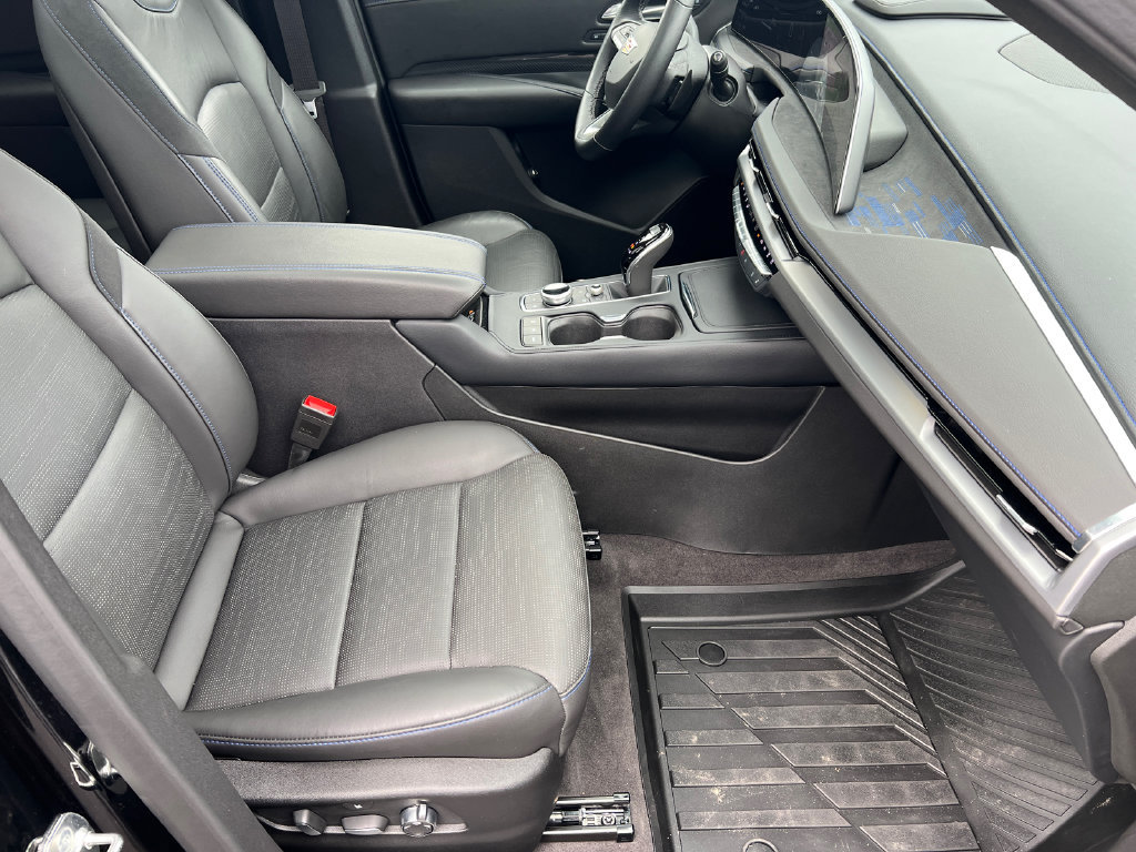 Used 2025 Cadillac XT4 Sport FWD image 13